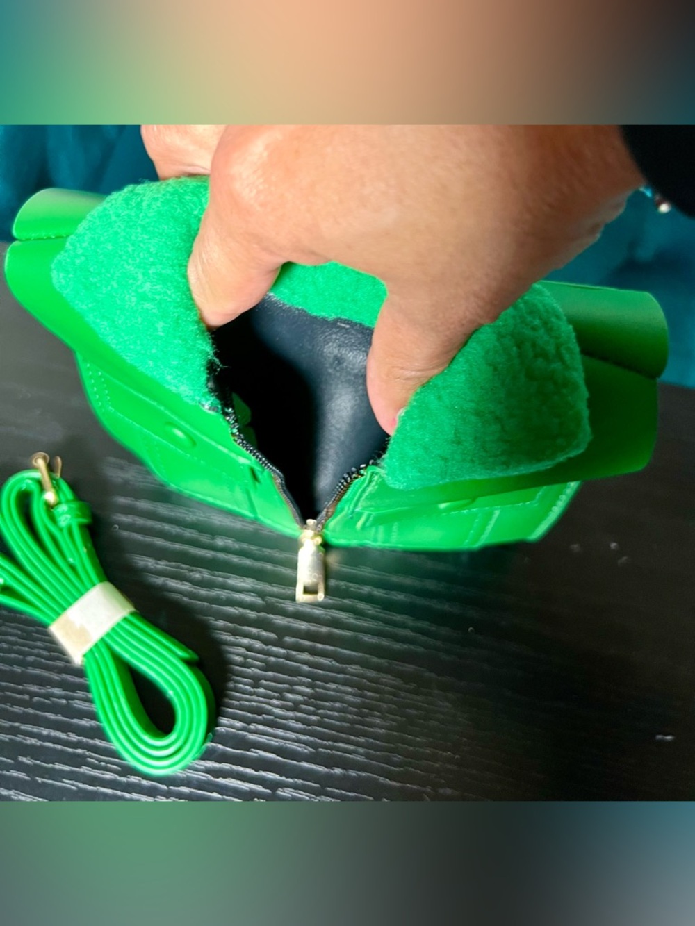 Vibrant Green Faux Leather Jacket-Shaped Crossbody Bag with Removable Strap NWOT - Picture 5 of 7